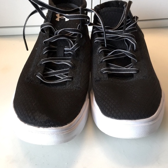 Under Armour Other - UA Boys 7Y Grade School Kickit 2 Mid Wt Shoes. D/5/A237